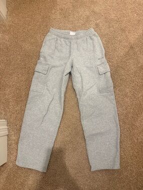 Aritzia cargo sweatpants in grey